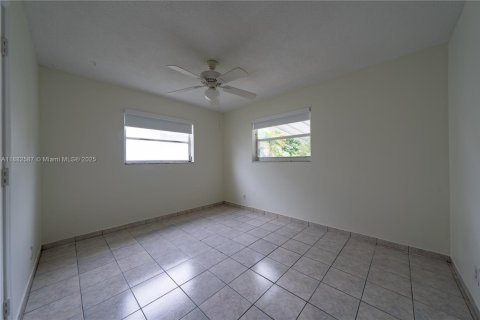 House in Tamarac, Florida 2 bedrooms, 85.28 sq.m. № 1931830 - photo 19