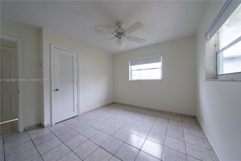 House in Tamarac, Florida 2 bedrooms, 85.28 sq.m. № 1931830 - photo 18