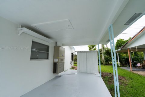 House in Tamarac, Florida 2 bedrooms, 85.28 sq.m. № 1931830 - photo 3