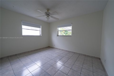 House in Tamarac, Florida 2 bedrooms, 85.28 sq.m. № 1931830 - photo 16