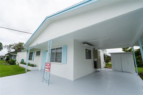 House in Tamarac, Florida 2 bedrooms, 85.28 sq.m. № 1931830 - photo 2