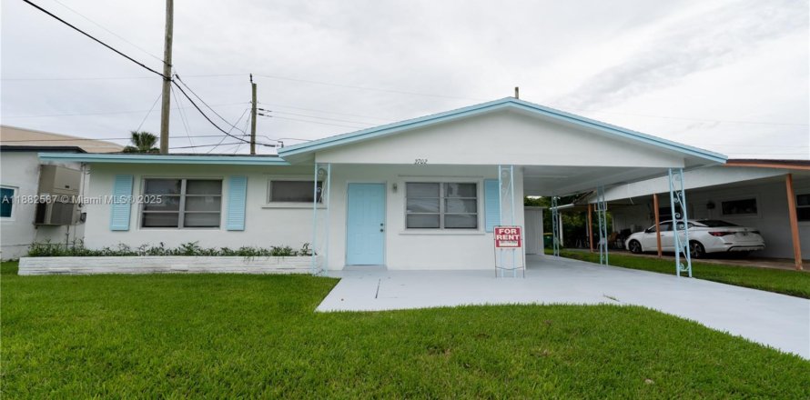 House in Tamarac, Florida 2 bedrooms, 85.28 sq.m. № 1931830