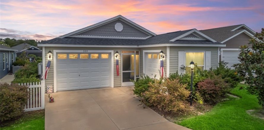 House in The Villages, Florida 2 bedrooms, 117.61 sq.m. № 1919147