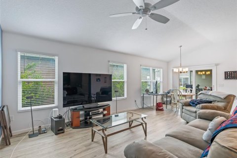 House in The Villages, Florida 2 bedrooms, 117.61 sq.m. № 1919147 - photo 9