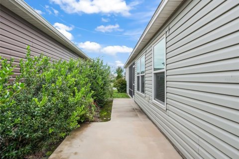 House in The Villages, Florida 2 bedrooms, 117.61 sq.m. № 1919147 - photo 19