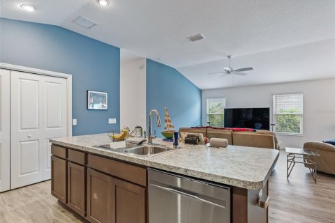 House in The Villages, Florida 2 bedrooms, 117.61 sq.m. № 1919147 - photo 13