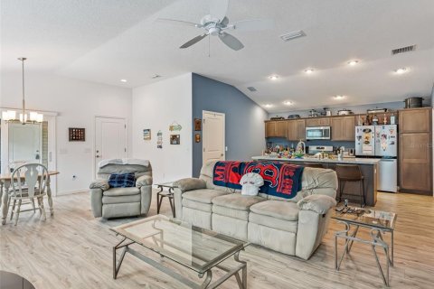 House in The Villages, Florida 2 bedrooms, 117.61 sq.m. № 1919147 - photo 8