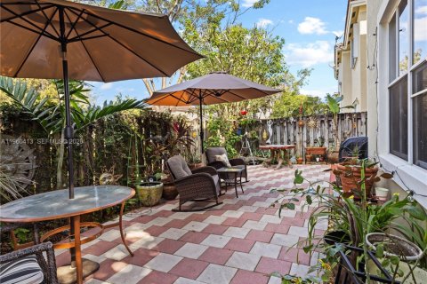 Townhouse in Miami, Florida 4 bedrooms, 186.08 sq.m. № 2024226 - photo 29