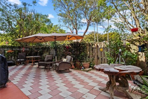 Townhouse in Miami, Florida 4 bedrooms, 186.08 sq.m. № 2024226 - photo 4