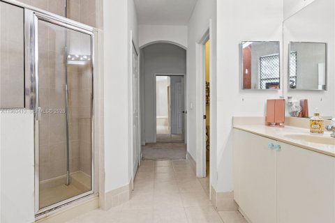 Townhouse in Miami, Florida 4 bedrooms, 186.08 sq.m. № 2024226 - photo 25