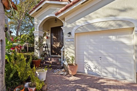 Townhouse in Miami, Florida 4 bedrooms, 186.08 sq.m. № 2024226 - photo 7