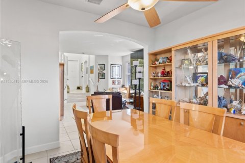 Townhouse in Miami, Florida 4 bedrooms, 186.08 sq.m. № 2024226 - photo 13