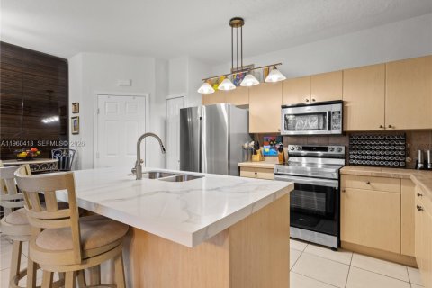 Townhouse in Miami, Florida 4 bedrooms, 186.08 sq.m. № 2024226 - photo 2