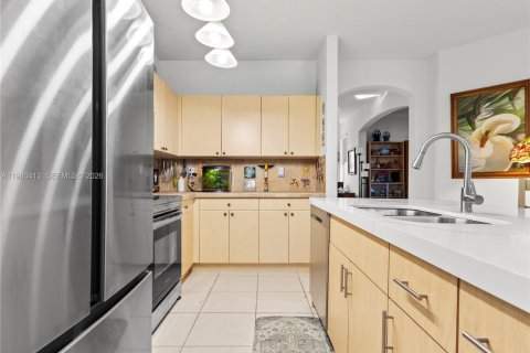 Townhouse in Miami, Florida 4 bedrooms, 186.08 sq.m. № 2024226 - photo 15