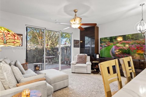 Townhouse in Miami, Florida 4 bedrooms, 186.08 sq.m. № 2024226 - photo 19