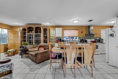 Casa en venta en Miami, Florida, 3 dormitorios, 178 m2 № 1937635 - foto 12