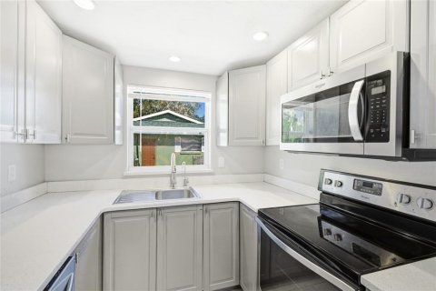 Villa ou maison à louer à Sarasota, Floride: 3 chambres, 96.25 m2 № 2114459 - photo 6