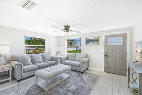 Villa ou maison à louer à Sarasota, Floride: 3 chambres, 96.25 m2 № 2114459 - photo 4