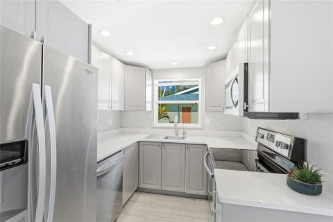 Villa ou maison à louer à Sarasota, Floride: 3 chambres, 96.25 m2 № 2114459 - photo 5