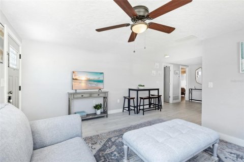 Villa ou maison à louer à Sarasota, Floride: 3 chambres, 96.25 m2 № 2114459 - photo 3