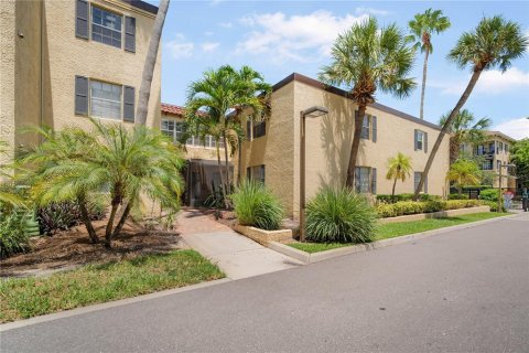 Copropriété à louer à Tampa, Floride: 1 chambre, 72.09 m2 № 1893859 - photo 1