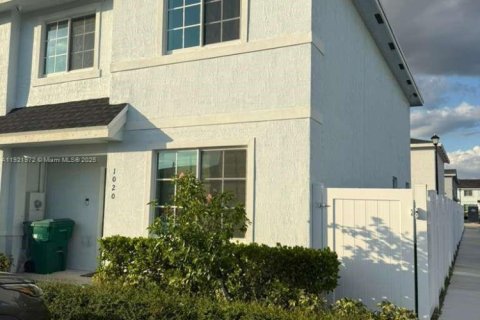 Adosado en alquiler en Florida City, Florida, 3 dormitorios, 159.33 m2 № 1975935 - foto 1