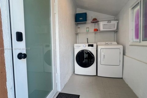 Casa en alquiler en Hollywood, Florida, 1 dormitorio, 437.85 m2 № 2045249 - foto 7