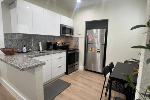 Casa en alquiler en Hollywood, Florida, 1 dormitorio, 437.85 m2 № 2045249 - foto 3