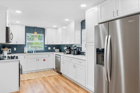 Casa en venta en Cocoa Beach, Florida, 5 dormitorios, 222.97 m2 № 1814963 - foto 18