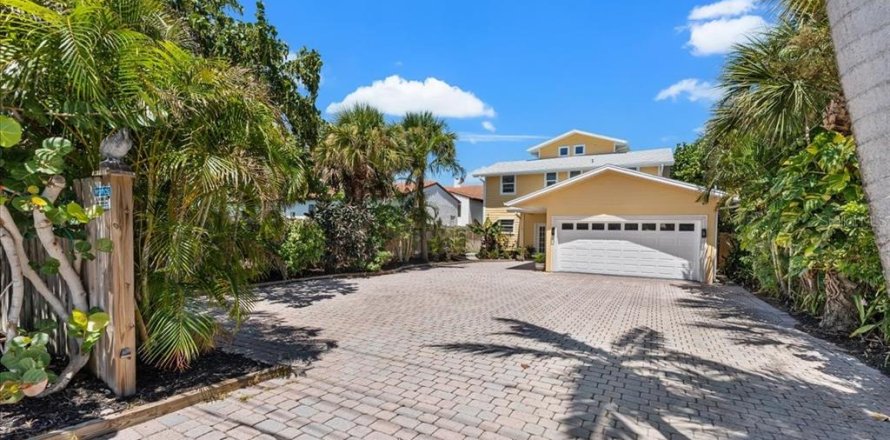 Casa en Cocoa Beach, Florida 5 dormitorios, 222.97 m2 № 1814963