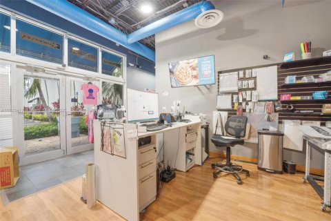 Commercial property in Fort Lauderdale, Florida № 1937832 - photo 8