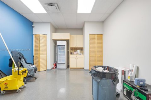 Commercial property in Fort Lauderdale, Florida № 1937832 - photo 21