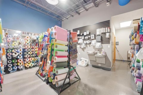 Commercial property in Fort Lauderdale, Florida № 1937832 - photo 11