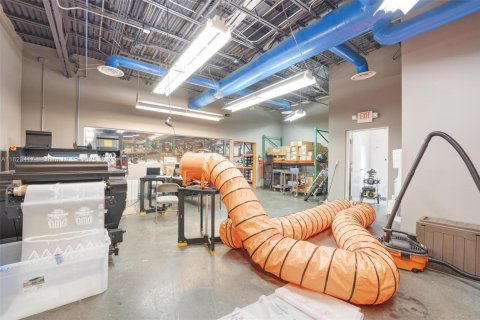 Commercial property in Fort Lauderdale, Florida № 1937832 - photo 17