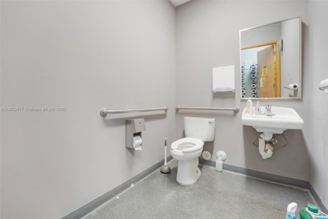 Commercial property in Fort Lauderdale, Florida № 1937832 - photo 22