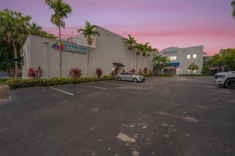 Commercial property in Fort Lauderdale, Florida № 1937832 - photo 3