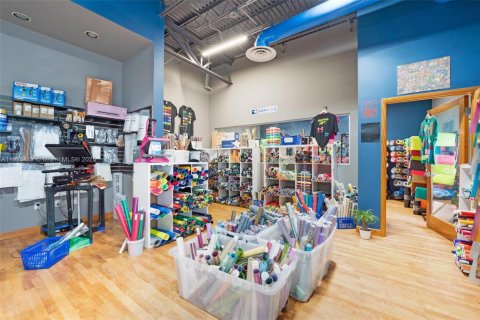 Commercial property in Fort Lauderdale, Florida № 1937832 - photo 9