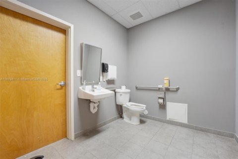 Commercial property in Fort Lauderdale, Florida № 1937832 - photo 30