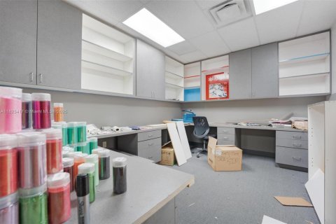 Commercial property in Fort Lauderdale, Florida № 1937832 - photo 27