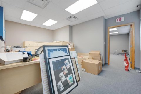 Commercial property in Fort Lauderdale, Florida № 1937832 - photo 23