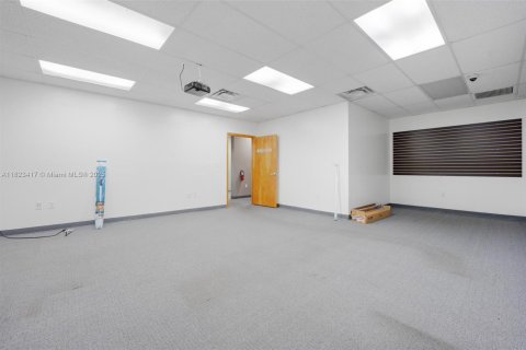 Commercial property in Fort Lauderdale, Florida № 1937832 - photo 29