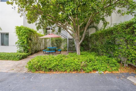 Commercial property in Fort Lauderdale, Florida № 1937832 - photo 6