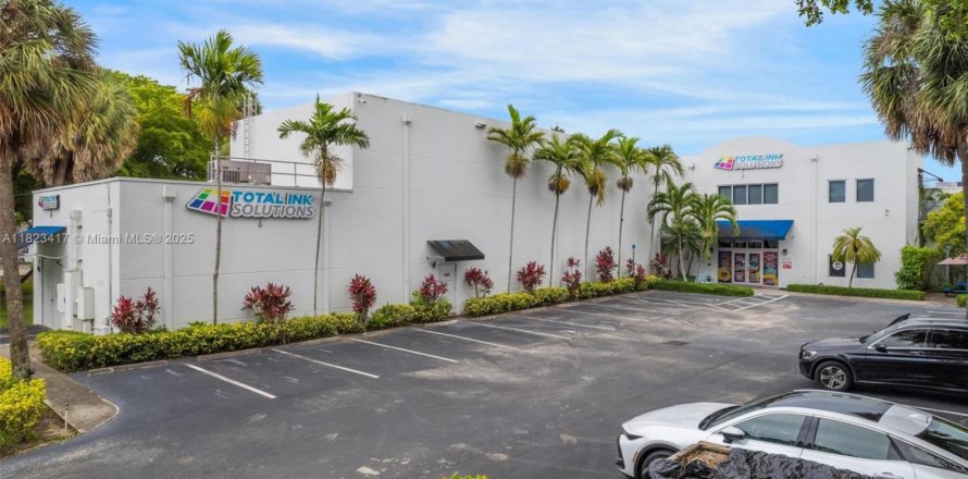 Commercial property in Fort Lauderdale, Florida № 1937832