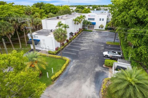 Commercial property in Fort Lauderdale, Florida № 1937832 - photo 2