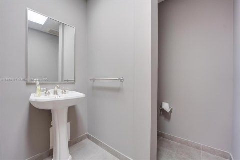 Commercial property in Fort Lauderdale, Florida № 1937832 - photo 26