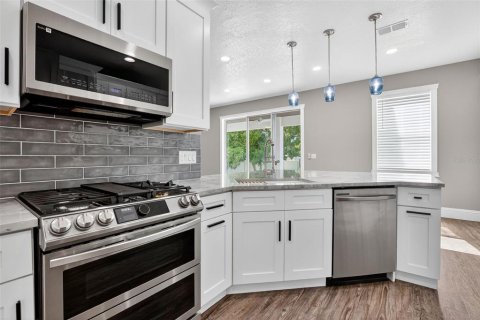 Casa en venta en Trinity, Florida, 4 dormitorios, 232.53 m2 № 1919818 - foto 21