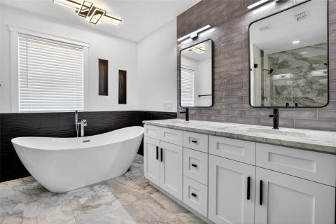 Casa en venta en Trinity, Florida, 4 dormitorios, 232.53 m2 № 1919818 - foto 11