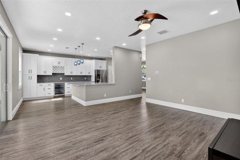 Casa en venta en Trinity, Florida, 4 dormitorios, 232.53 m2 № 1919818 - foto 28