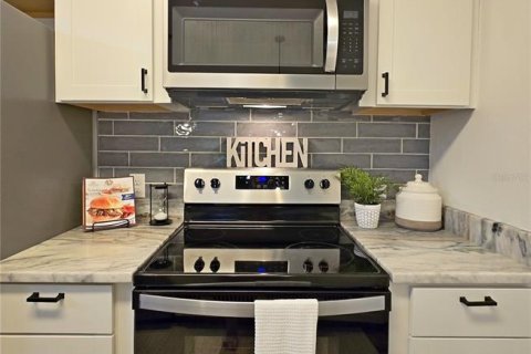 Купить кондоминиум в Хейнс-Сити, Флорида 6 комнат, 90.49м2, № 1784321 - фото 10