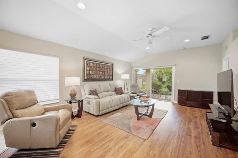 Casa en venta en Wesley Chapel, Florida, 2 dormitorios, 158.21 m2 № 2385706 - foto 9